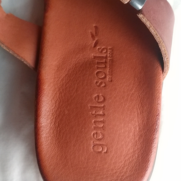 Gentle Souls by Kenneth Cole leather thong sandals - Picture 5 of 9